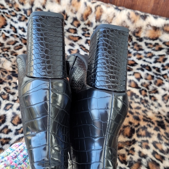 New Felicia Block Heel Croco Booties Boots Sz 9 - Picture 6 of 13